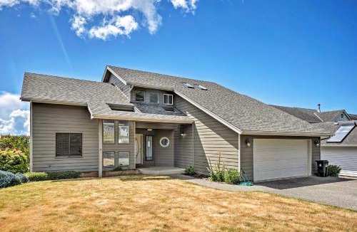 Coos Bay House | Pacific Ocean View! Chic Coos Bay Home