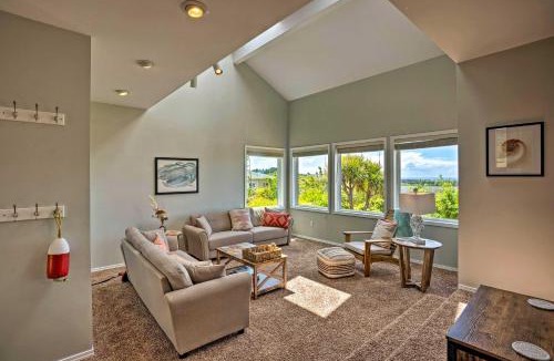 Coos Bay House | Pacific Ocean View! Chic Coos Bay Home
