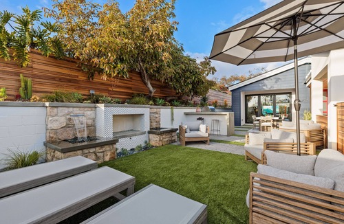 Leucadia House | Pacific Paradise: Modern Luxury Oasis in Encinitas