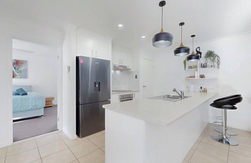 Pacific Pines House | Pacific Pines 3BR Peaceful Home Stay