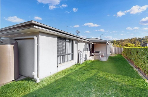 Pacific Pines House | Pacific Pines 3BR Peaceful Home Stay