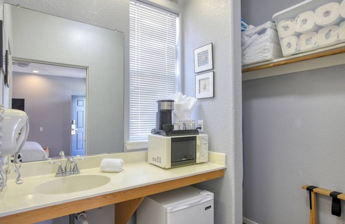Oceano Condo | Pacific Plaza #105 Studio Oceano Pismo Avila SLO