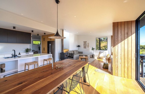 Surfdale House | Pacific Retreat - Stay Waiheke