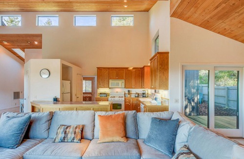 Sea Ranch House | Pacific Splendor Private Hot Tub w/Views!
