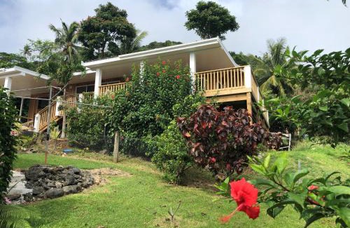 Nikao Tapere House | Pacific views, tranquil location, large home Navy House 2