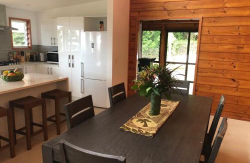 Nikao Tapere House | Pacific views, tranquil location, large home Navy House 2