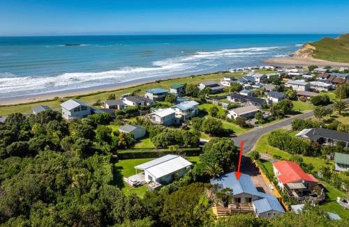Kairakau House | Pacific Vista - Hawkes Bay Holiday Home
