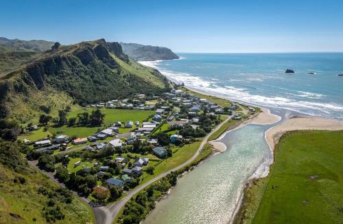 Kairakau House | Pacific Vista - Hawkes Bay Holiday Home