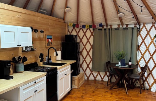 Ashford Apartment | Pacific Yurt at the foothills of Mount Rainier with new Hot tub-Fire Pit-Wifi