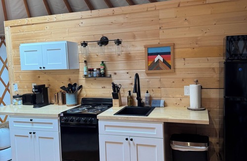 Ashford Apartment | Pacific Yurt at the foothills of Mount Rainier with new Hot tub-Fire Pit-Wifi