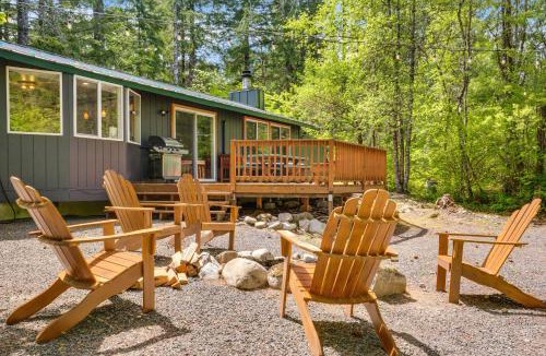 Packwood House | PackShack - Cozy Ski Cabin Mins from White Pass home