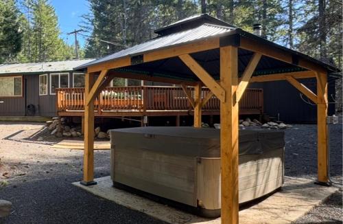 Packwood House | PackShack - Cozy Ski Cabin Mins from White Pass home