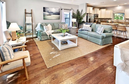 Point Washington House | Paddle Boards, Beach Gear, Backyard Bar & lawn games!