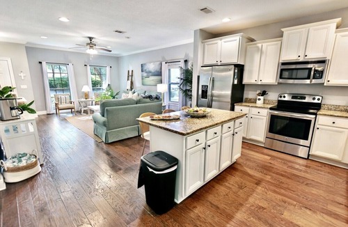 Point Washington House | Paddle Boards, Beach Gear, Backyard Bar & lawn games!