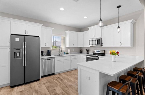 Navarre House | Paddle, Splash & Play - Home away from Home with HotTub & 5 min. to NavarreBeach
