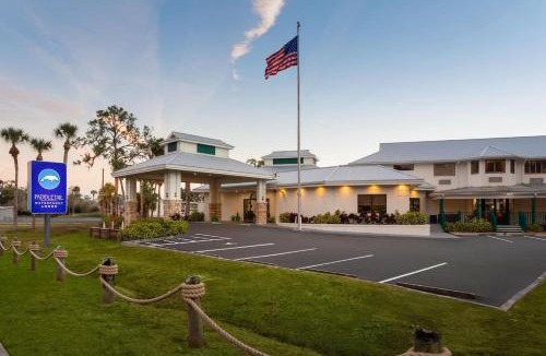 Crystal River Resort | PaddleTail Waterfront Lodge, Trademark Collection by Wyndham