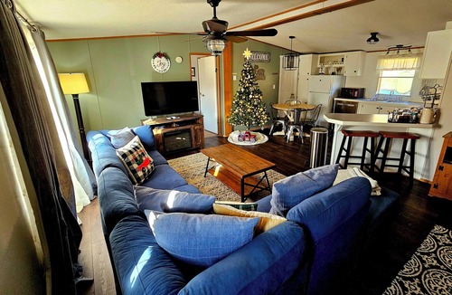 Confluence Cottage | Paddlington Bear Cottage-Access to Water, Sunsets and Hot Tub!