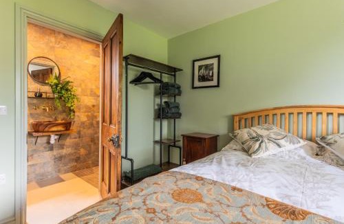 Cowbridge House | Paddock View Barn 1-Bed Sleeps 4 with Parking