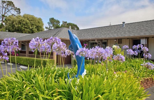 Munras Avenue Hotel | Padre Oaks