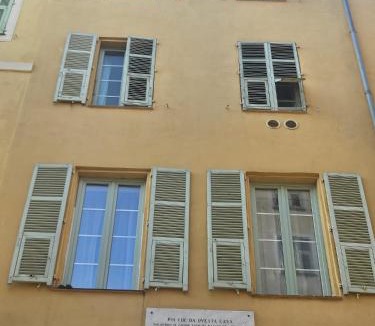 Old Town Apartment | Paganini 3bd Apartment