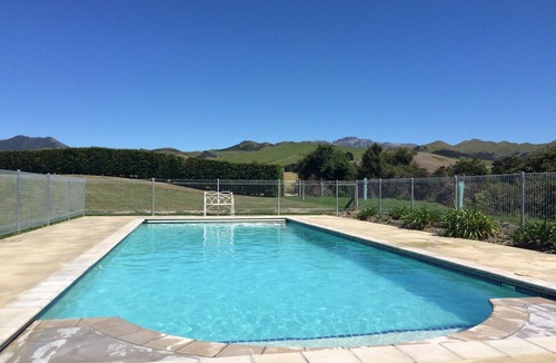 Culverden Cottage | Pahau Downs Farm B&B Stay