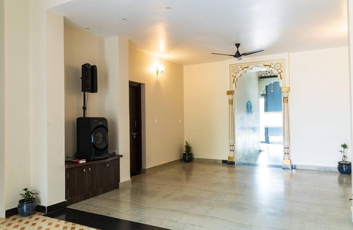 Jaipur District House | Paintaura Homestay, Pink City - 3 Queen Bedrooms, Garden & Kitchen