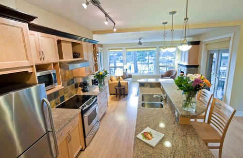 Madeira Park Resort | Painted Boat Resort