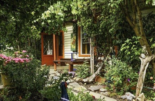 Mitchell Cottage | Painted Hills Vacation - Beautiful Oasis in High Desert of Eastern Oregon