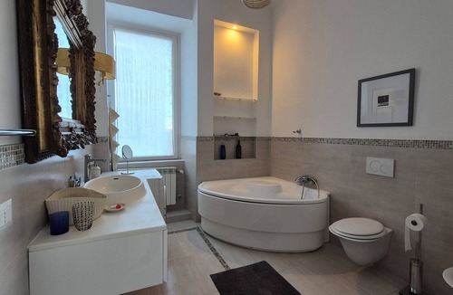 Esquilino Apartment | Painter's House - the muse apartment