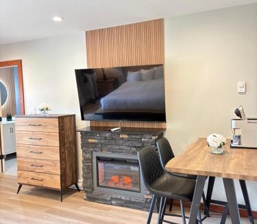 Campbell River Hotel | Painter's Lodge