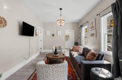 Mexicantown - Southwest Detroit Apartment | Palacio Mexicano