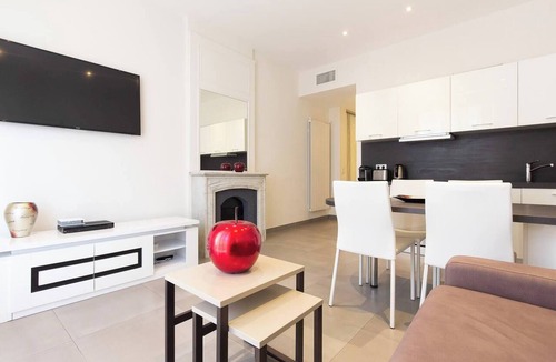 Cannes City Centre Apartment | Palais Miramar: 1 bed side sea view