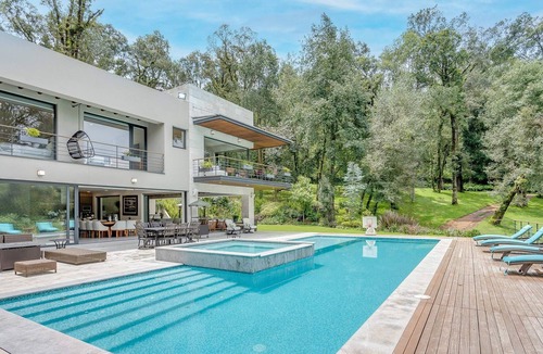 Valle de Bravo Villa | Palatial Private Pool Villa Like Your Own Resort