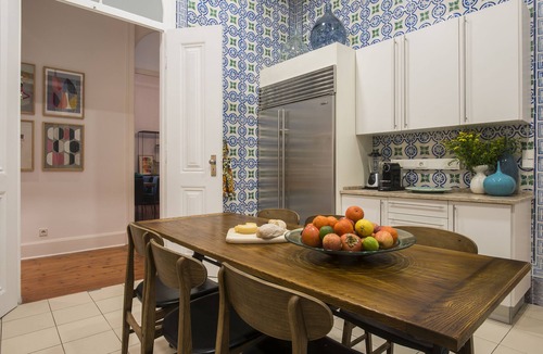 Santos Apartment | Palatial Waterfront Property Suitable For Groups