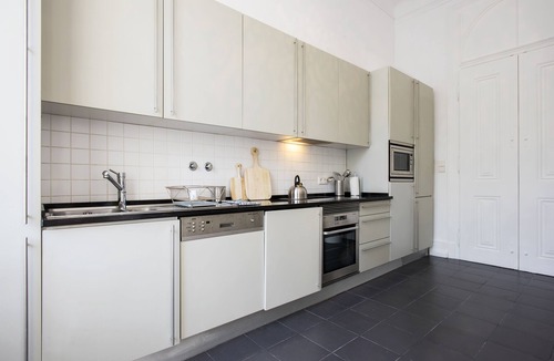 Santos Apartment | Palatial Waterfront Property Suitable For Groups