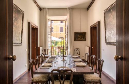 Rione IX Pigna House | Palazzo Berardi: Renaissance Downtown Luxury Villa