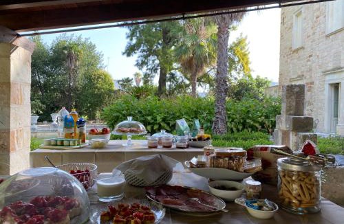 San Pietro in Lama Bed & Breakfast | Palazzo de Carlo e il parco dei 7 pozzi