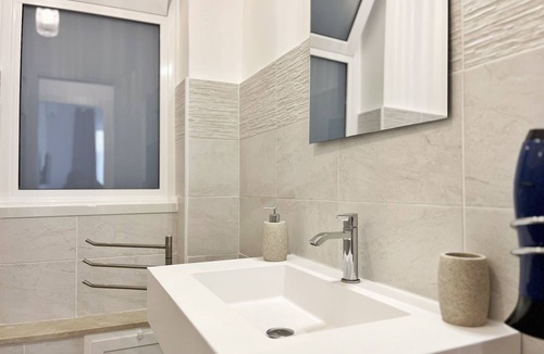 Corso dei Mille - Sant'Erasmo Apartment | PALERMO CENTRAL STAY MELOGRANO |LARGE 110SQM FLAT | 3 KING BEDS |WALK EVERYWHERE