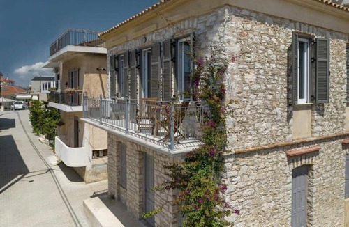 Paleros House | Paleros Stone Summary