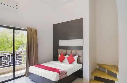 Thane West Hotel | Palette - Blue Roof Club
