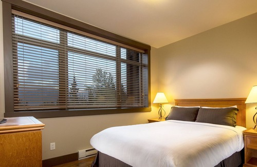 Golden Cabin | Palliser Lodge