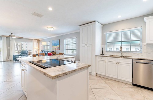 Siesta Key Condo | Palm Bay Club 175, a spacious 2 bedroom 2 bath condo