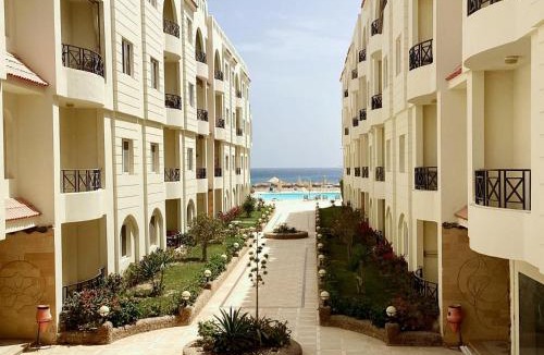 Sahl Hasheeh Apartment | Palm Beach Piazza Beachfront lovely Apartment
