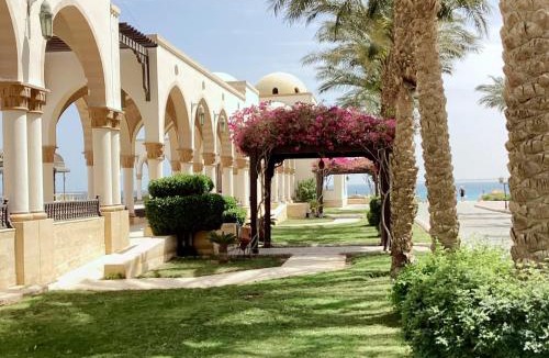 Sahl Hasheeh Apartment | Palm Beach Piazza Beachfront lovely Apartment