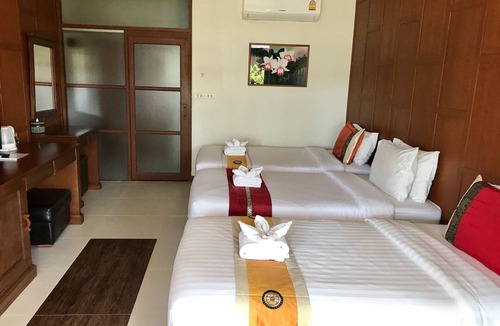 Pak Nam Pran Hotel | Palm Beach Resort