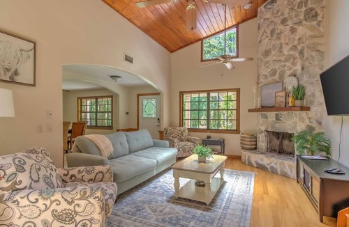Palm City Cabin | Palm City Farm|King Bed|Pool Table|Projector|Oasis