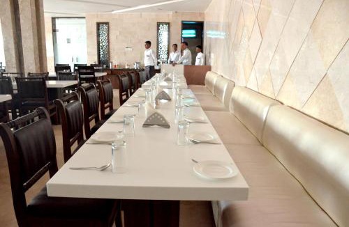 Etmadpur Hotel | Palm Galaxy