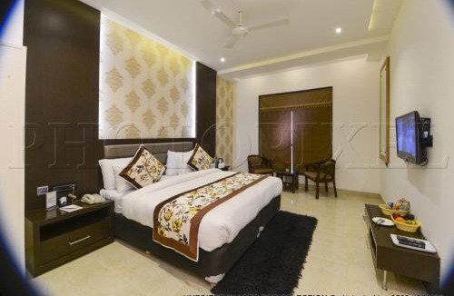 Etmadpur Hotel | Palm Galaxy