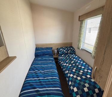 Chapel Saint Leonards Apartment | Palm Grove 118 - Golden Palm Resort - pet friendly, Wi-Fic close to the beach - Meadow Lakes Caravan & Lodge Hire