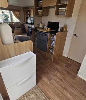 Chapel Saint Leonards Apartment | Palm Grove 108 - Golden Palm Resort, 2 double bedrooms, pet friendly, bed linen - Meadow Lakes Caravan & Lodge Hire